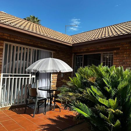 Acuvea Inn Kempton Park Exterior photo