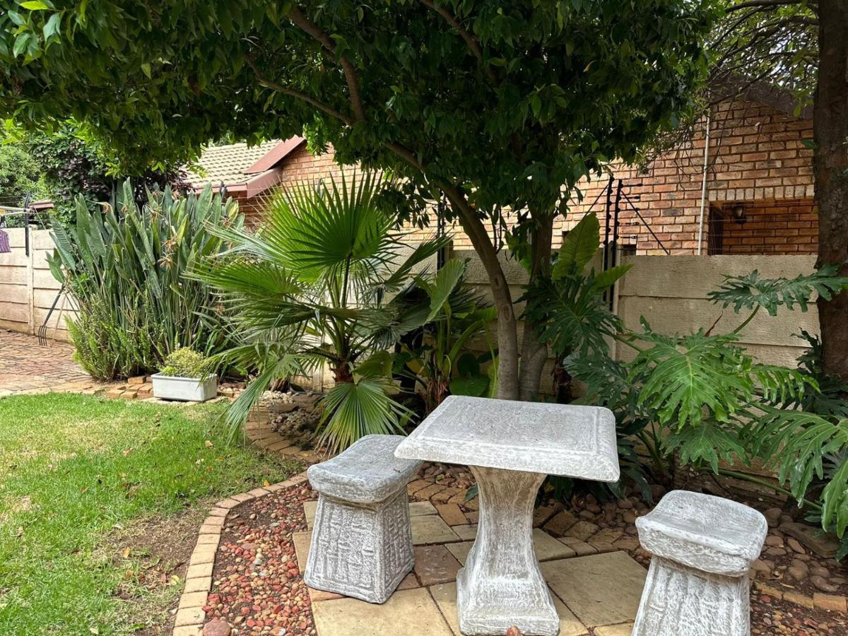 Acuvea Inn Kempton Park Exterior photo