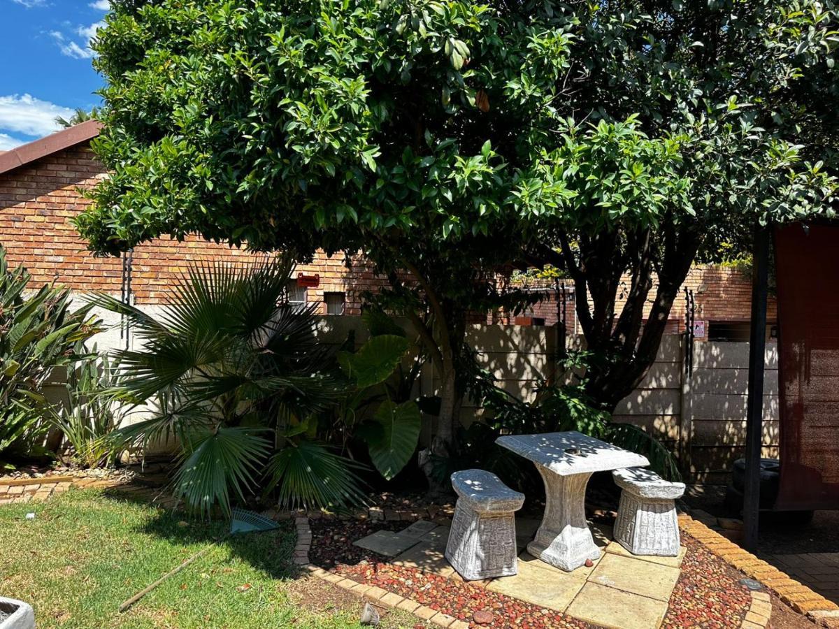 Acuvea Inn Kempton Park Exterior photo
